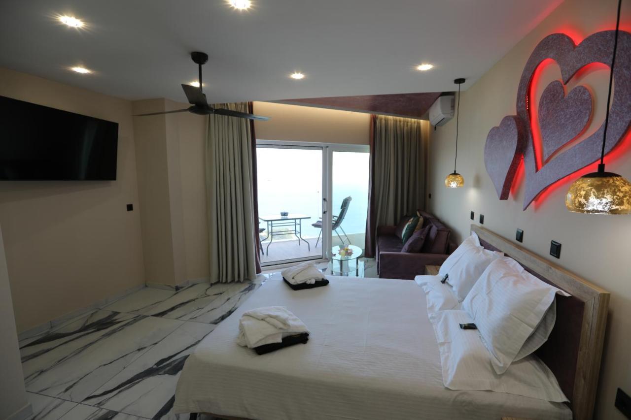 Golden Fox Studios And Suites Lákones Екстериор снимка