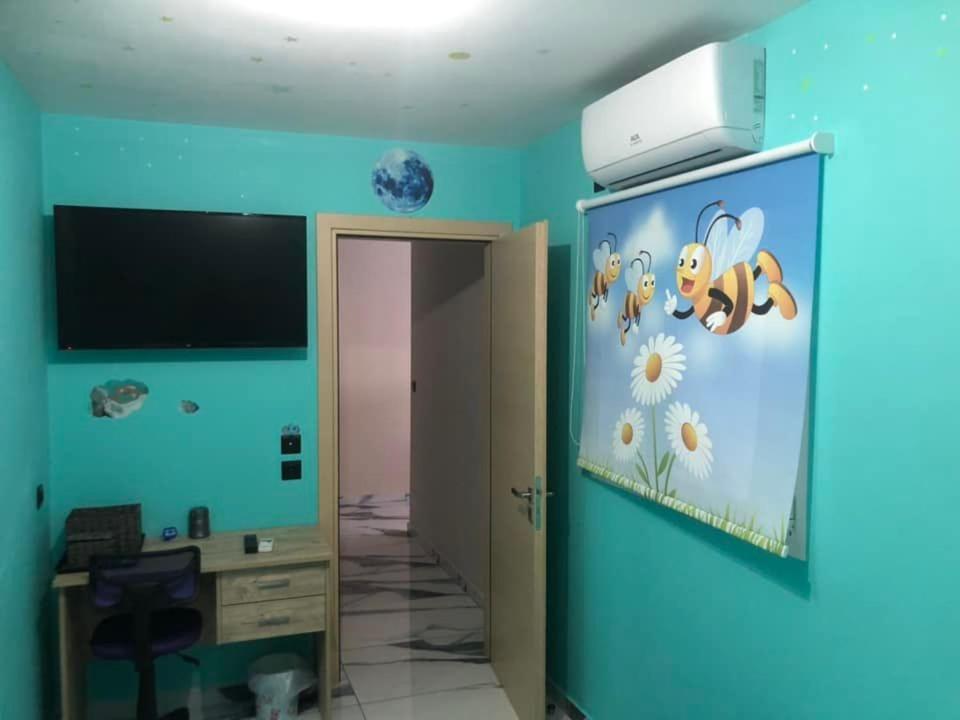 Golden Fox Studios And Suites Lákones Екстериор снимка